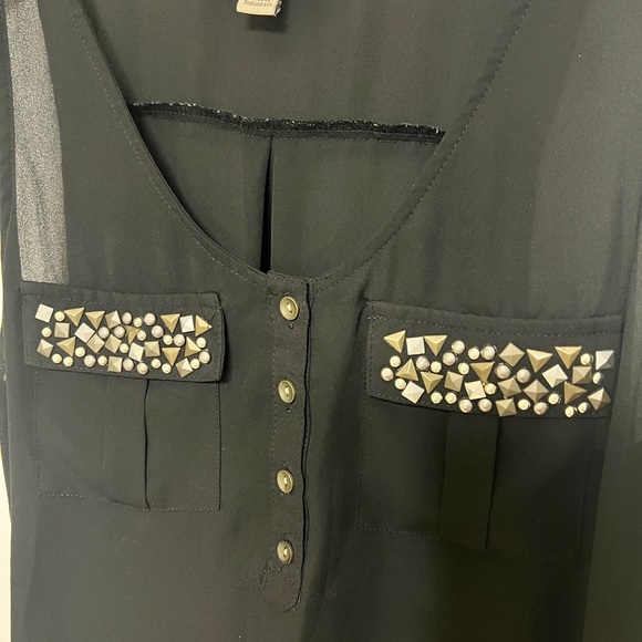 Women’s Decree V neck button detailed tank size Small - Picture 2 of 8